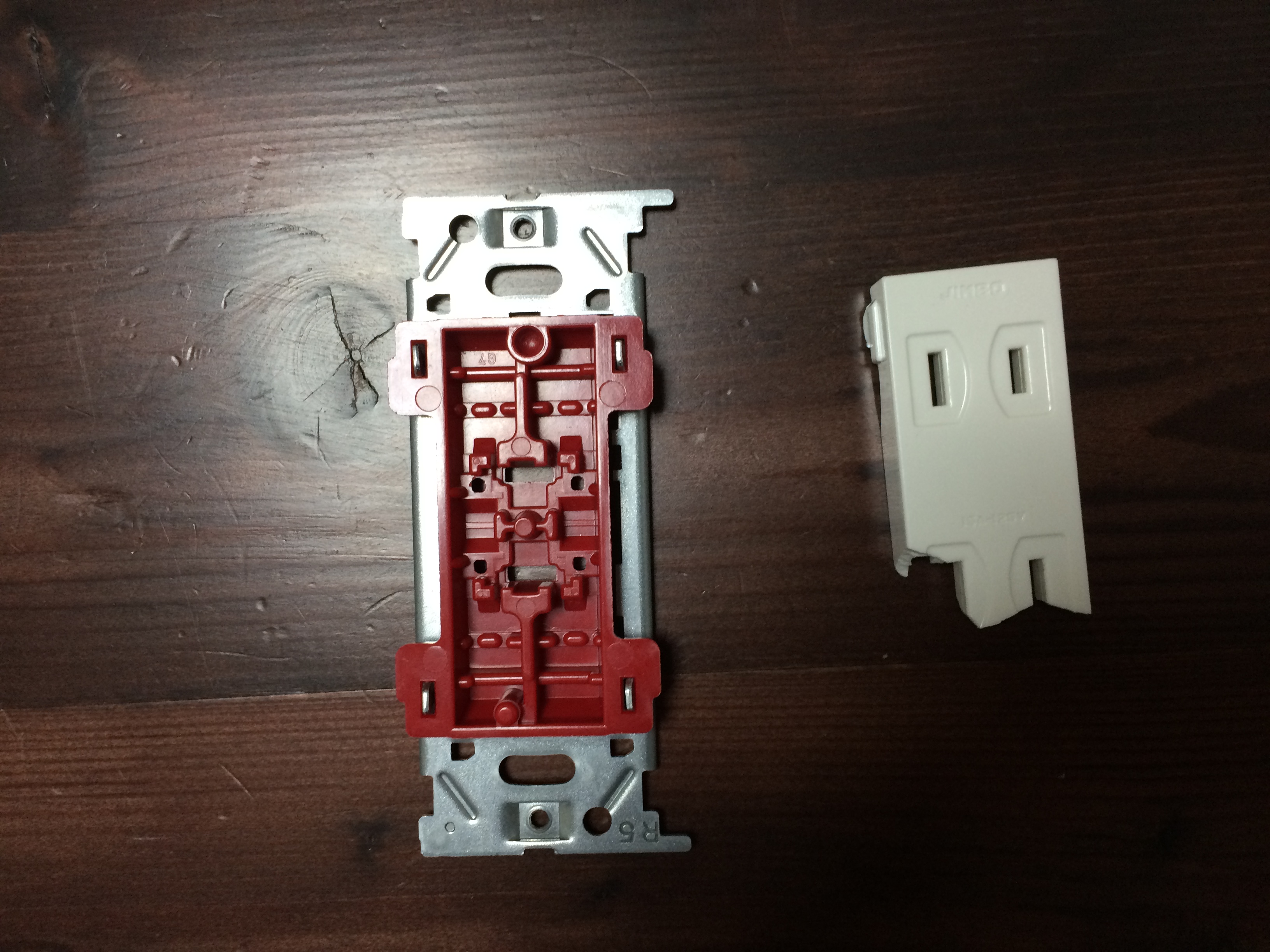 壊れたコンセント